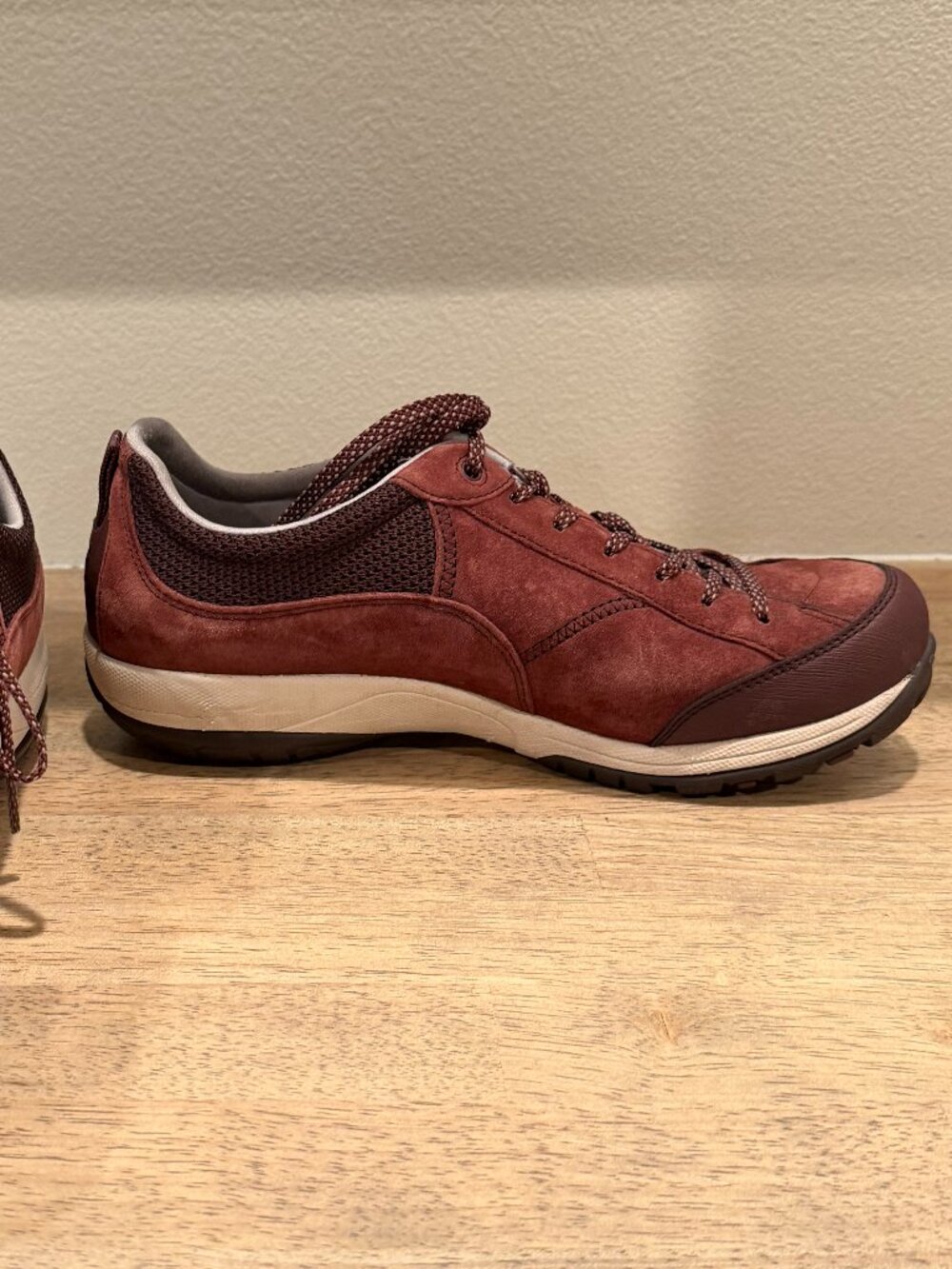 Dansko Waterproof Vibram Hiking Shoes Burgundy Brown Women's Size 40 US 9.5 - Picture 2 of 9